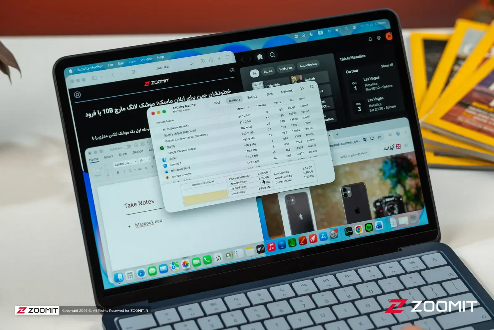 لپتاپ اپل مکبوک نئو (Macbook Neo) با صفحه نمایش روشن و کیبورد آبی