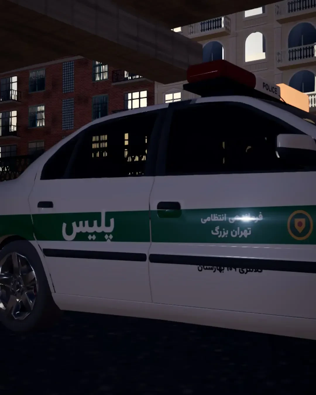 خودروی پلیس (Police) با نشان فرماندهی انتظامی تهران بزرگ در خیابان