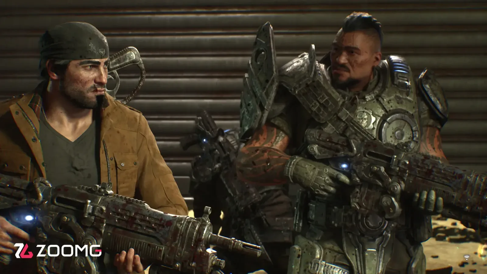 دو شخصیت مسلح در محیط بازی Gears of War (E-Day) با سلاح‌های سنگین