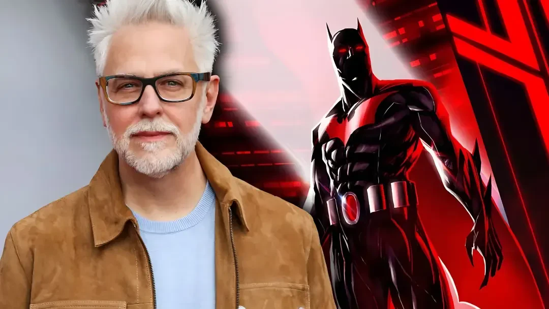 جیمز گان (James Gunn) در کنار شخصیت بتمن بیاند (Batman Beyond)