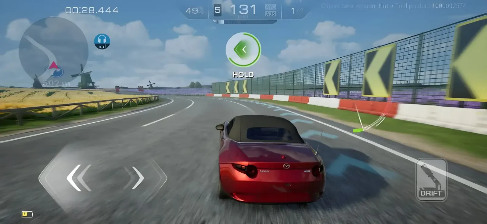 ماشین قرمز رنگ در حال حرکت در پیست مسابقه بازی Racing Master (Racing Master)