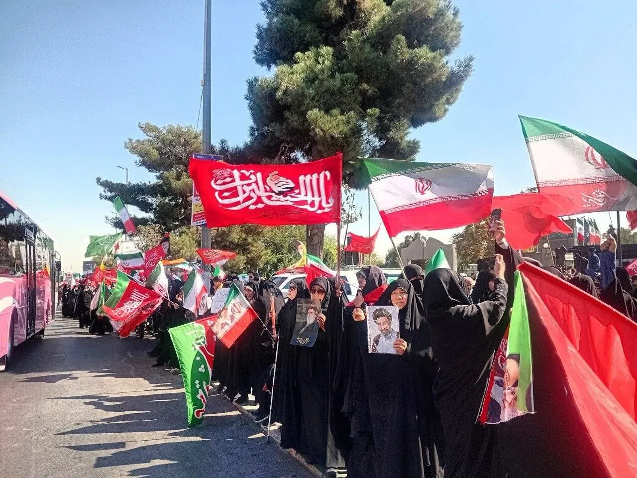 بزرگترین زنجیره انسانی جان فدایان «دانشگاه ایران» در مشهد + فیلم