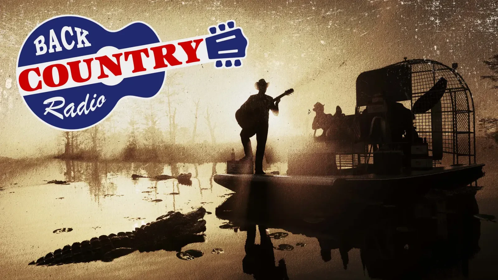 لوگوی رادیو بک کانتری (Back Country Radio) در کنار نوازنده گیتار در مرداب