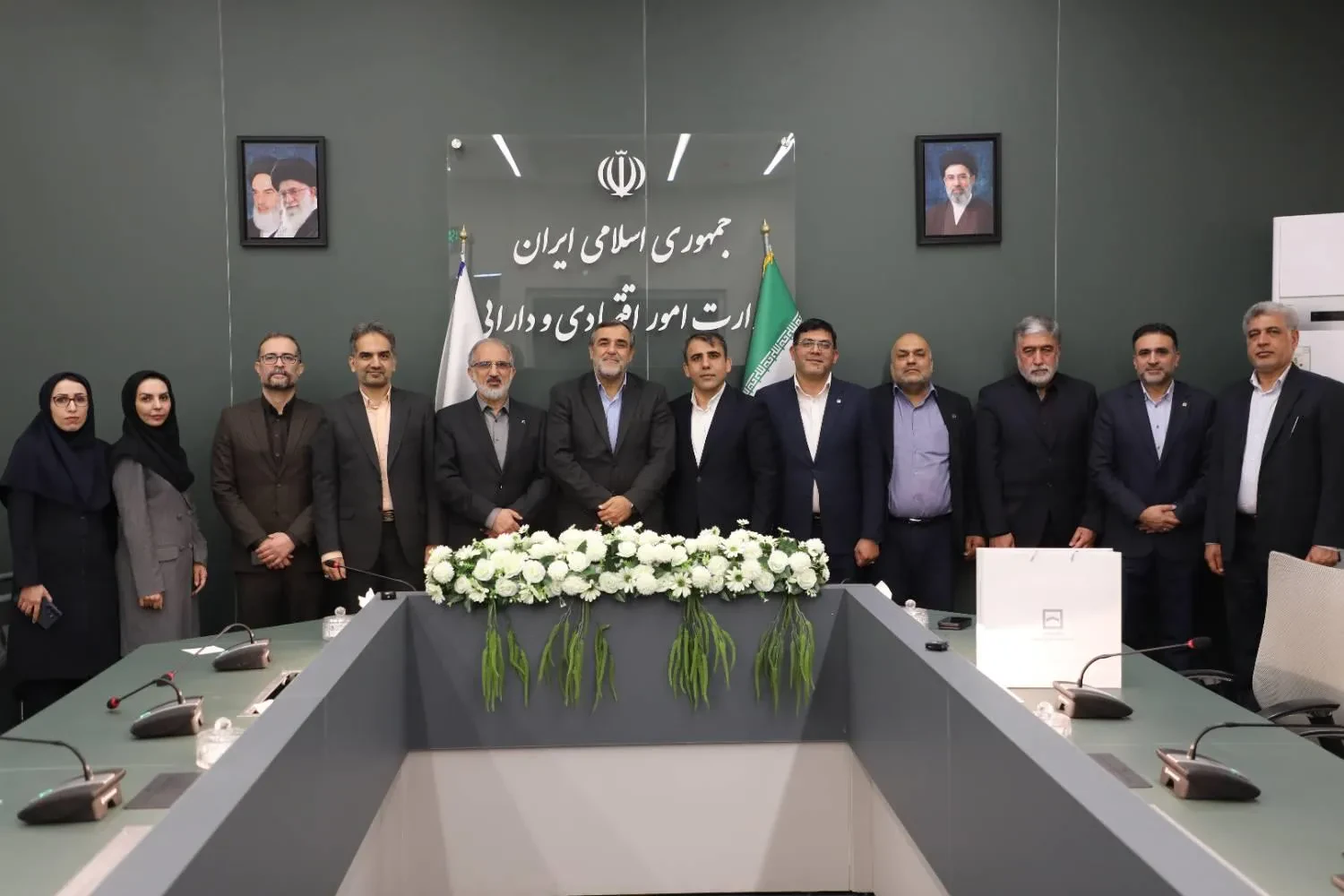 استقبال معاون وزیر امور اقتصادی و دارایی از عملکرد بانک مسکن در تامین مالی پروژه‌های مسکن