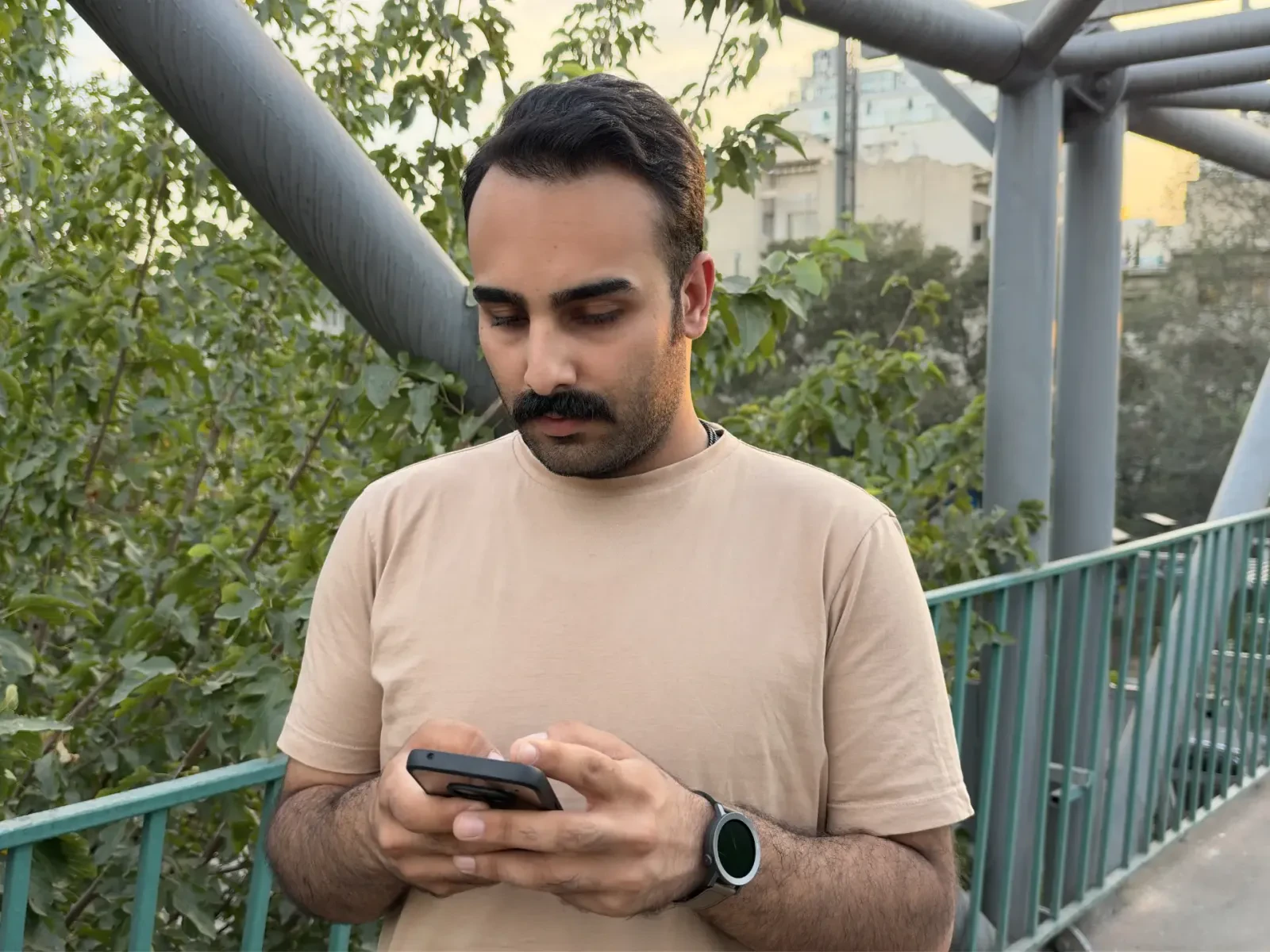 آیفون ۱۸ پرومکس - عکس با دیافراگم F1.48 - سوژه انسانی