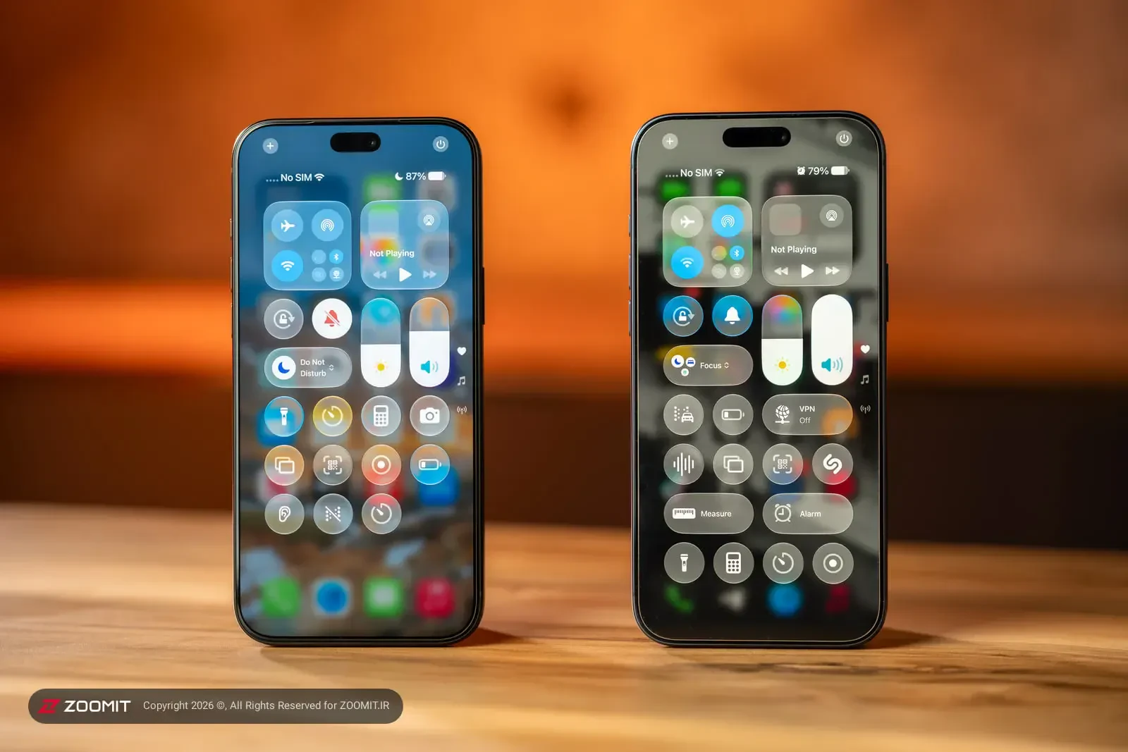 دو گوشی آیفون ۱۸ پرو مکس (iPhone 18 Pro Max) اپل با نمایش کنترلسنتر روی صفحه