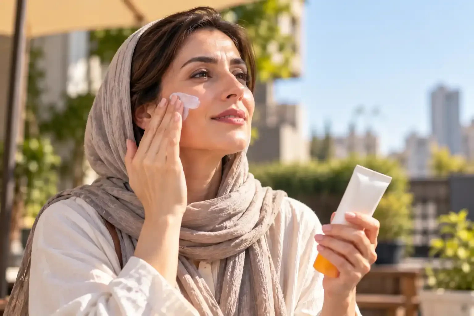 علت افتادگی صورت؛ 8 دلیل شل شدن پوست و راه پیشگیری