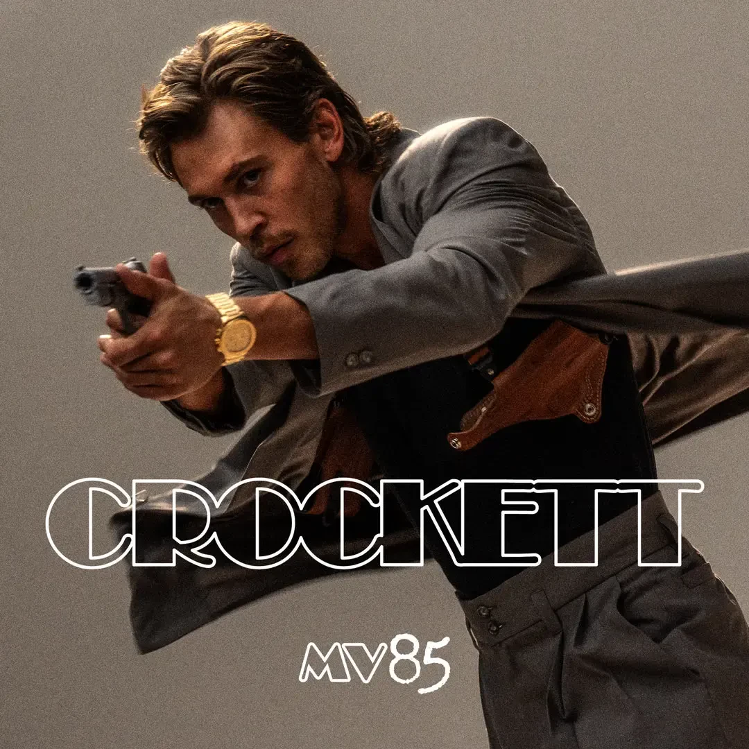 شخصیت کراکت (Crockett) در حال شلیک با تفنگ در فیلم Miami Vice '85