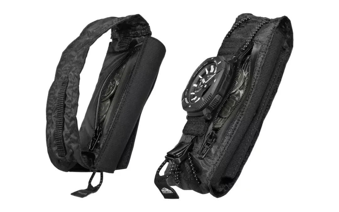 ساعت مچی کاسیو پرو ترک (Casio Pro Trek) داخل کیف محافظ مخصوص