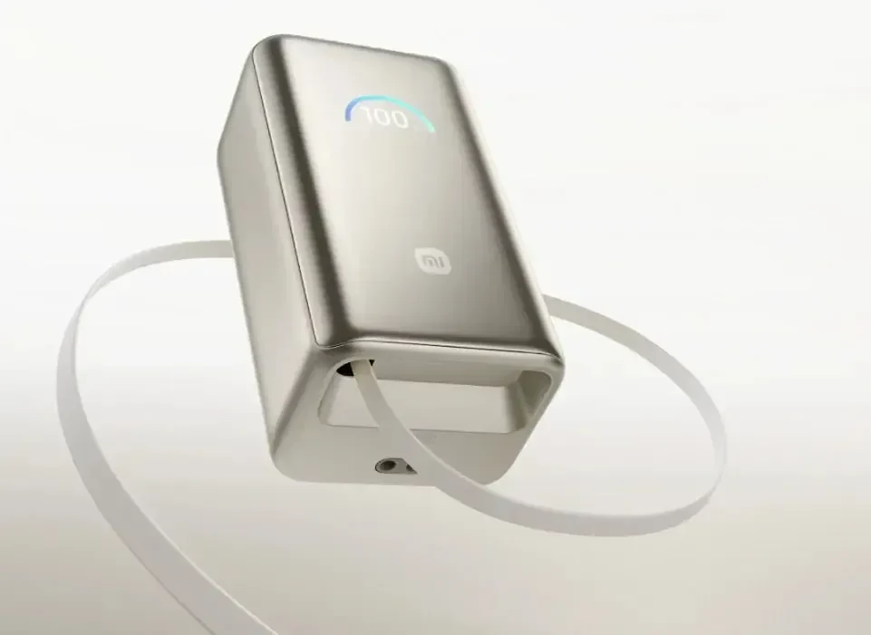 پاوربانک شیائومی (Xiaomi) با نمایشگر دیجیتال و کابل داخلی جمعشونده